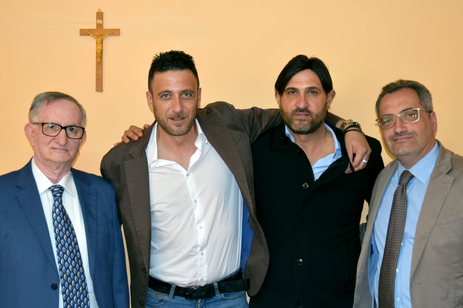 Il main sponsor Piro, mister Mendicino, il dg David e il presidente Fuoco