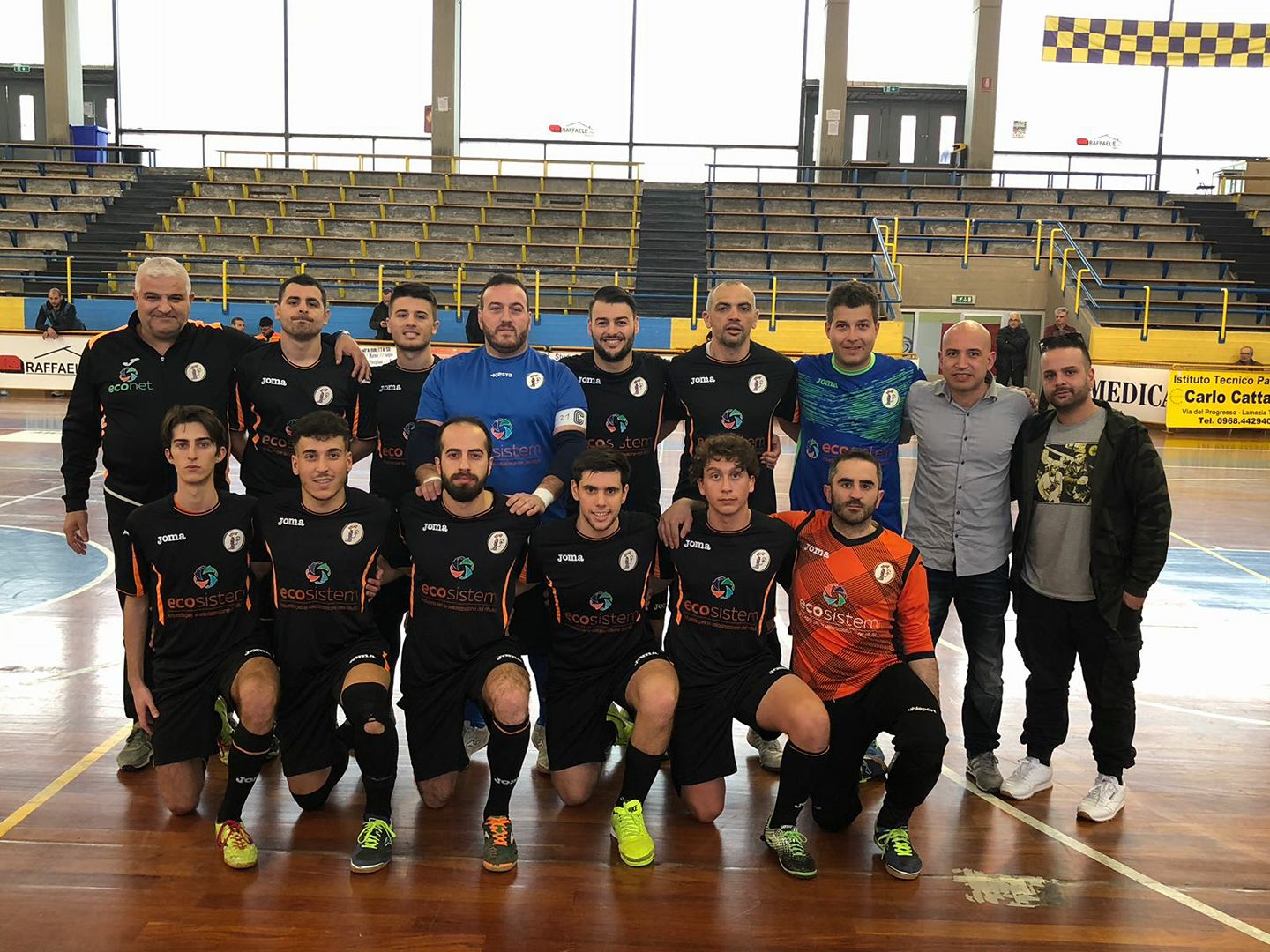 Una formazione della Lamezia Soccer