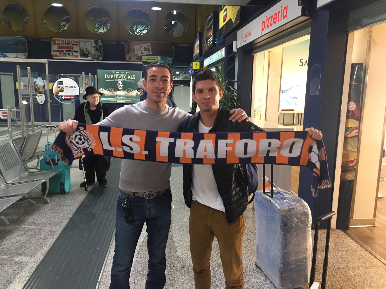 Il presidente Santoro in aeroporto con Pato